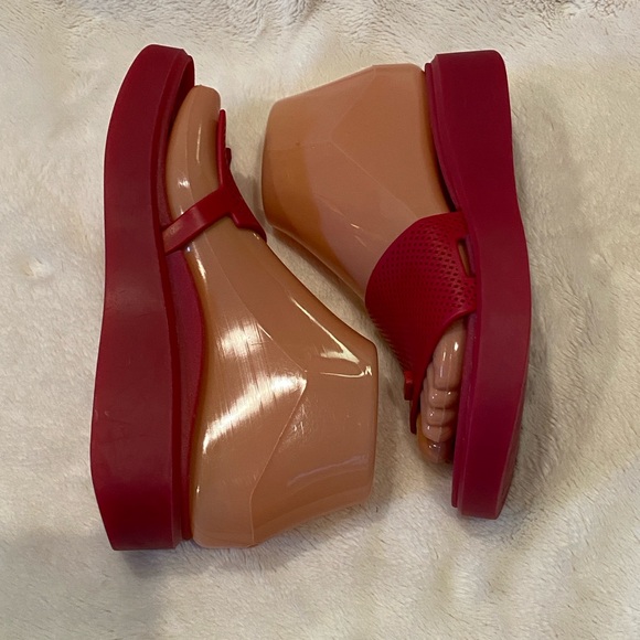 Donald Pliner Bondi Platform Jelly Sandals Slip-on Slides Shoes Red Size 6 EUC - Picture 9 of 14